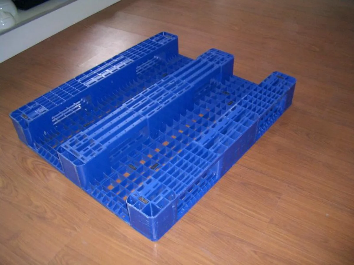 托盘模具10