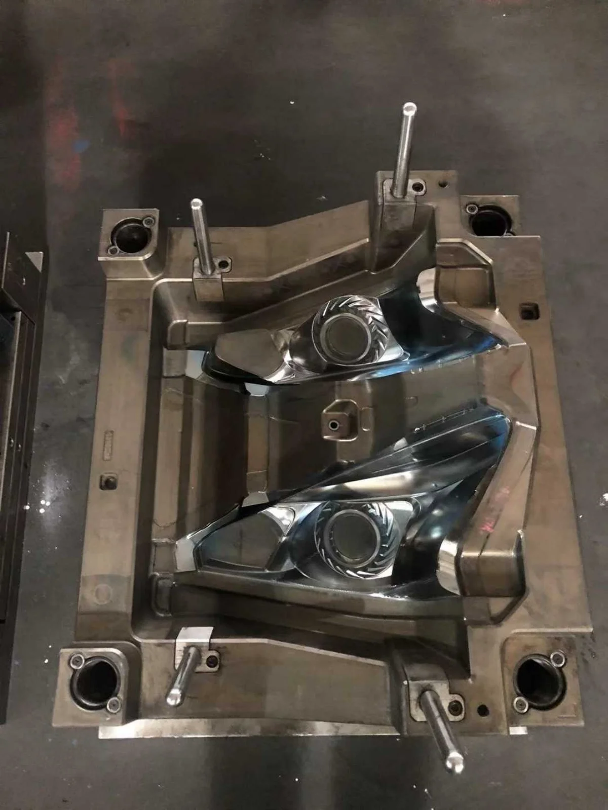 Auto parts mould 7