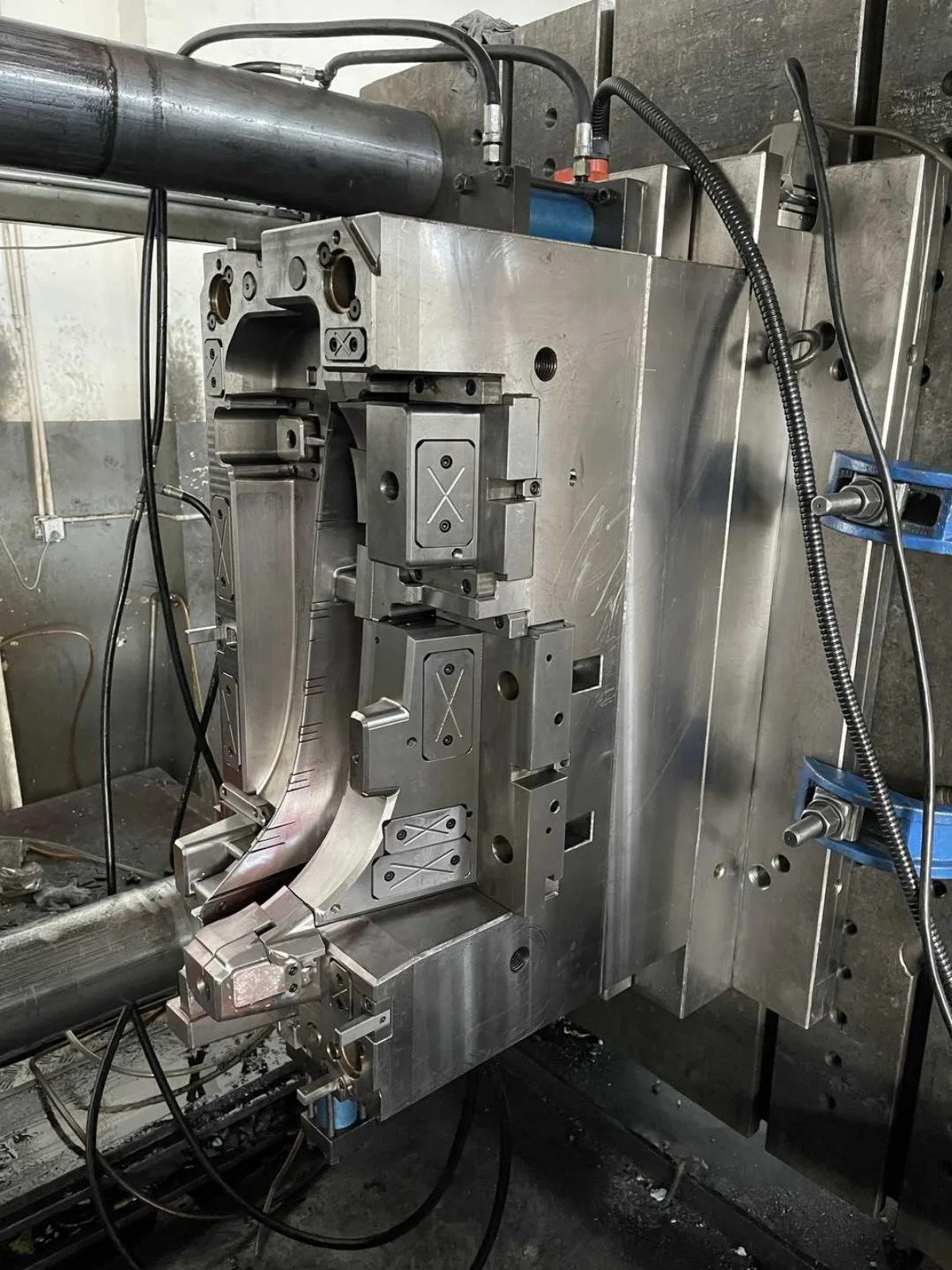 Auto parts mould 3