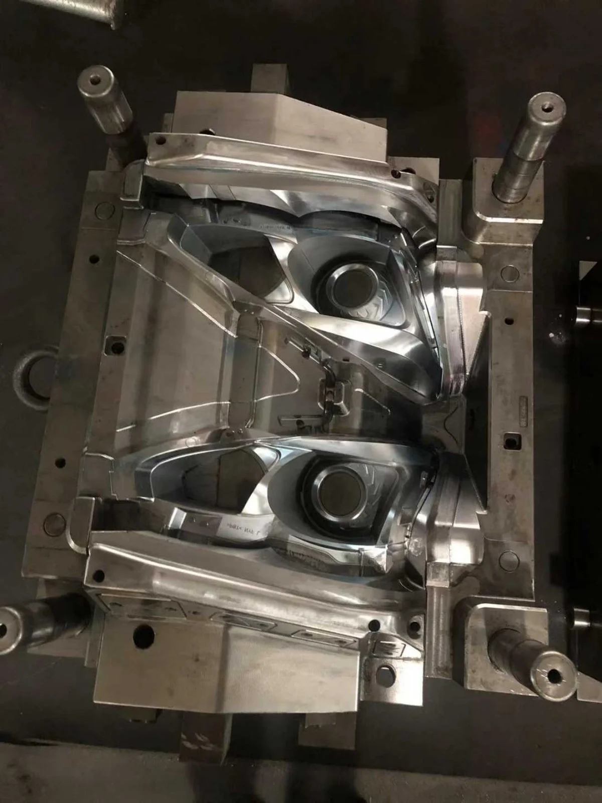 Auto parts mould 4