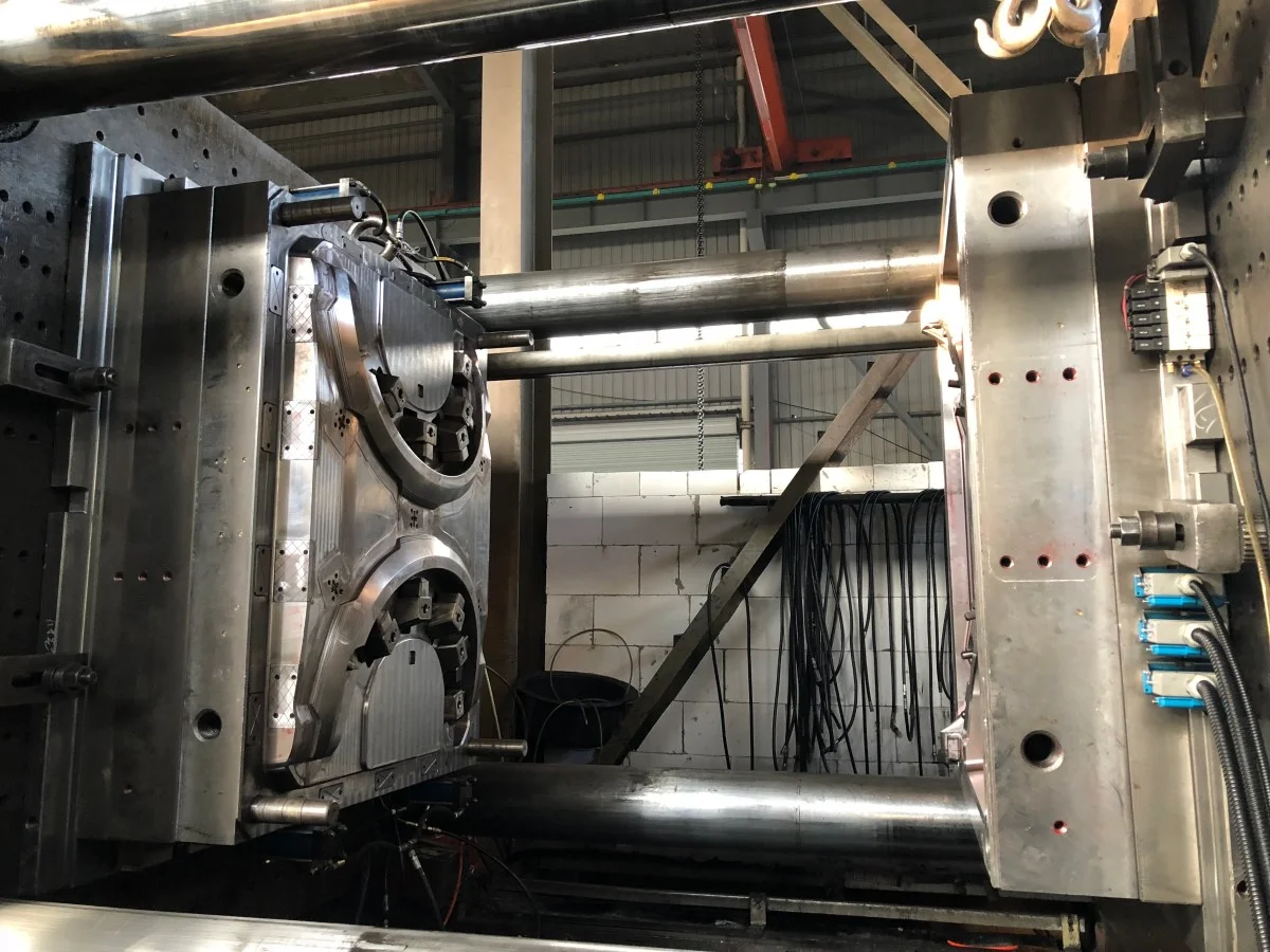 Auto parts mould 1