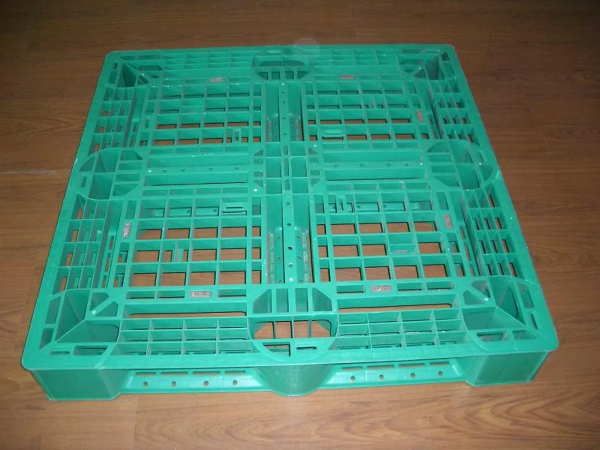 托盘模具12